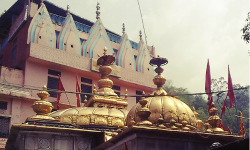 Jwalamukhi-Devi-Temple-Pdogra2011-wikimedia